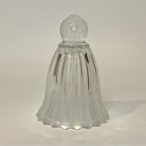 Mikasa Frosted Wreath Handle Bell Christmas Ribbed Body Crystal Glass Holiday - Picture 3 of 9